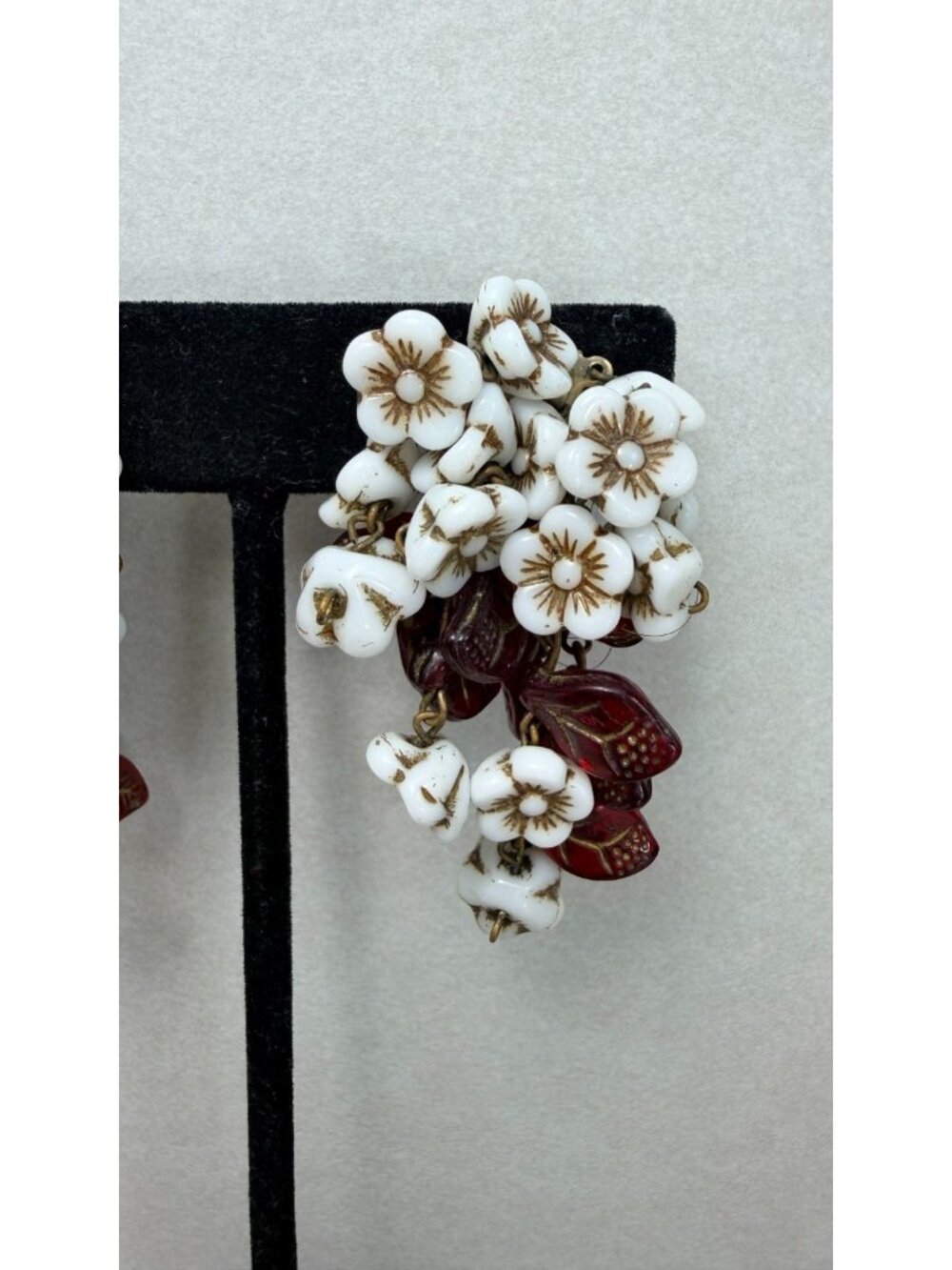 Castlecliff Floral Cluster Earrings Milk Glass Red Lucite Vintage - Picture 2 of 8